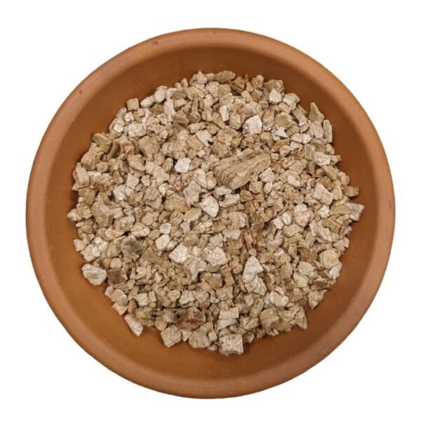 Vermiculite (1) Vermiculite feed carrier granules.