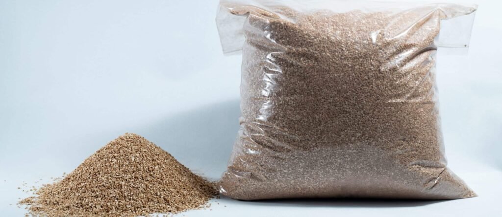 Bulk vermiculite for animal feed