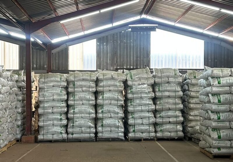 Vermiculite feed additive for animal nutrition processing applications